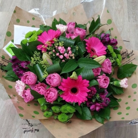 The Benefits of Buying Subscription Flowers From Your Local Florist